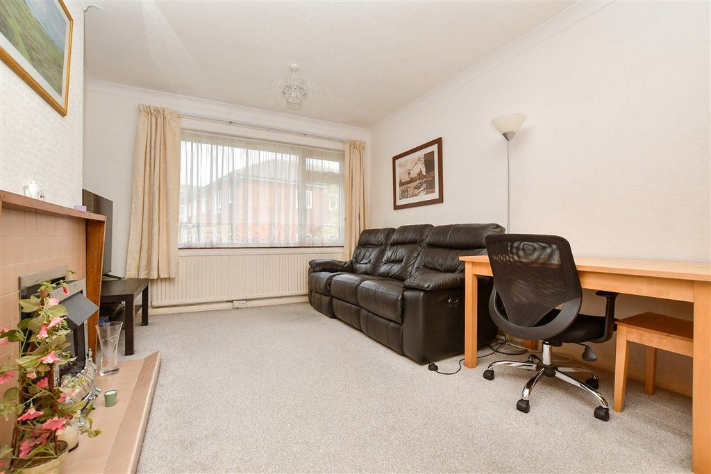 Property photo 3 of 10 Lounge