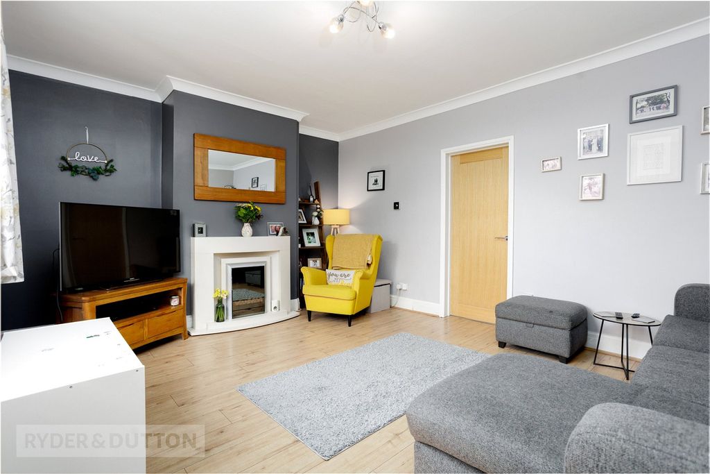 Property photo 3 of 22 Lounge