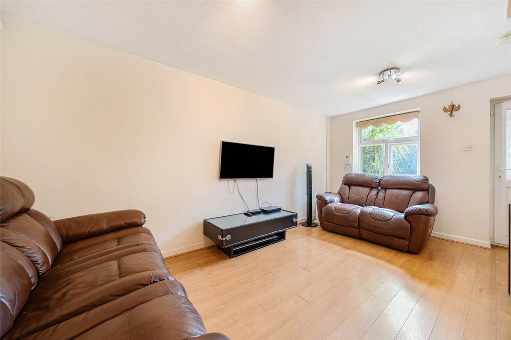 Property photo 2 of 16 Picture No. 17