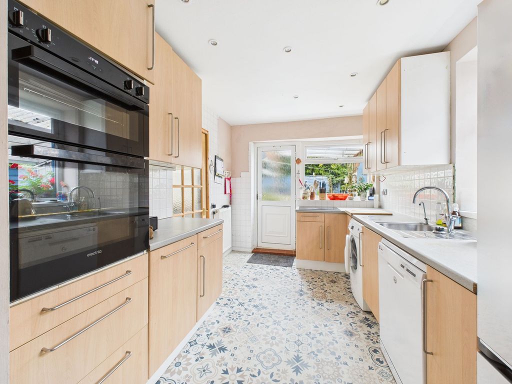 Property photo 3 of 22 Kitchen