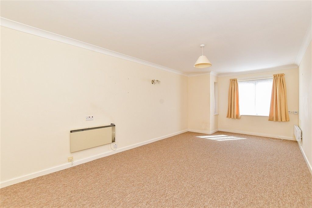 Property photo 3 of 7 Lounge/Diner