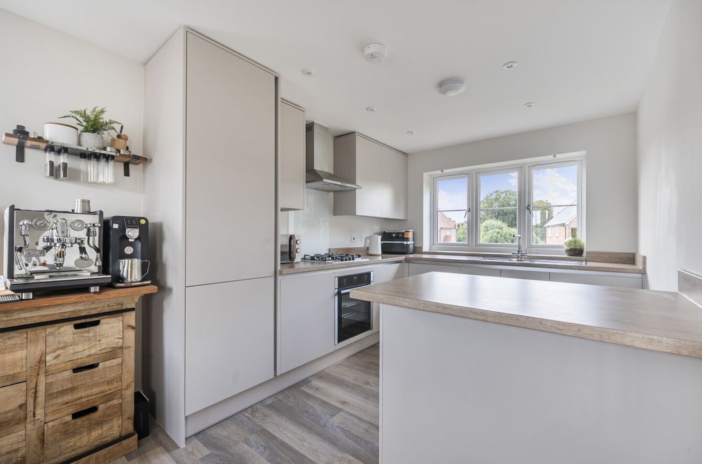 Property photo 3 of 8 1348584-17-68Badb...