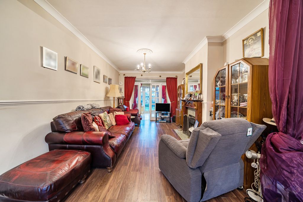 Property photo 3 of 20 1407798-6-698B692...