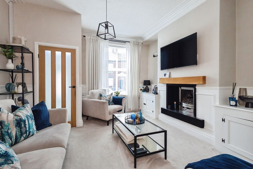 Property photo 3 of 17 Pbox-Img.Jpg