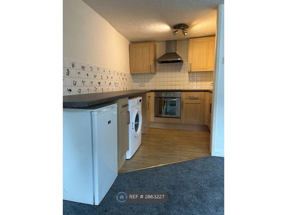 Property photo 3 of 7 Kitchen