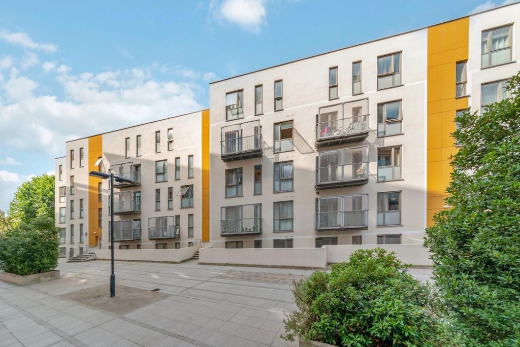 Property photo 1 of 10 Oystercourt 1.Jpg