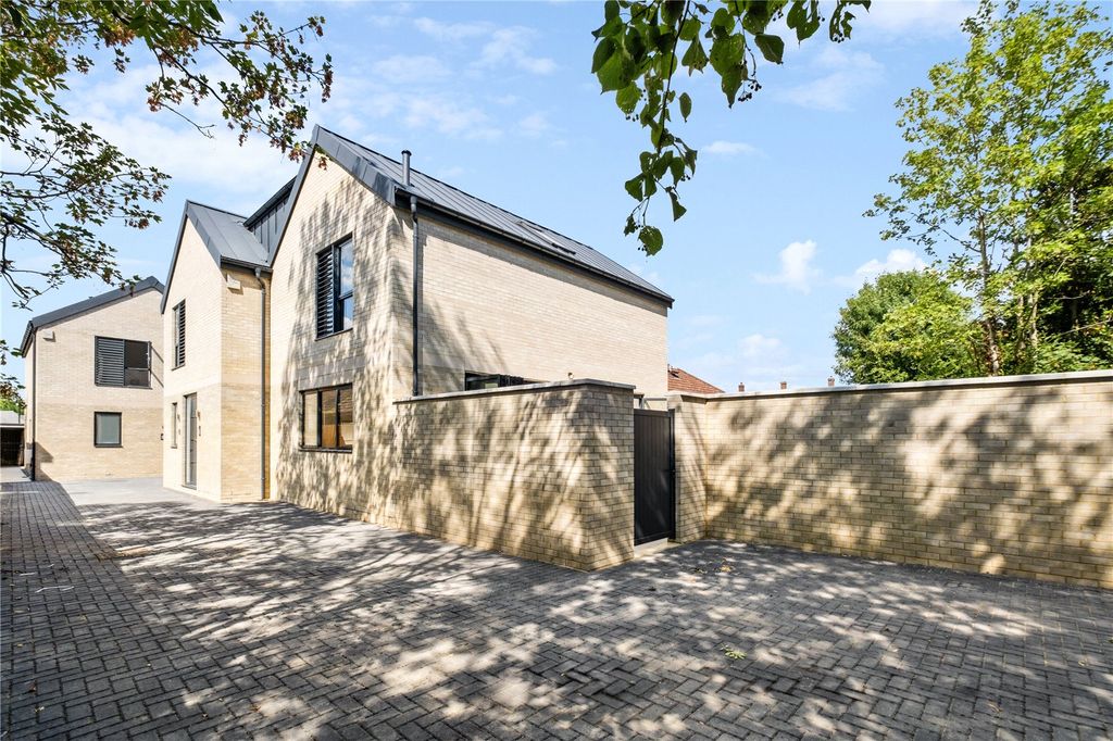 Property photo 2 of 30 Picture No. 26