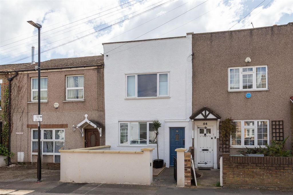 Property photo 1 of 23 Maynard Road, E17