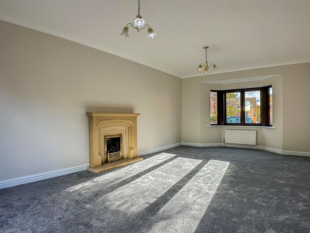 Property photo 3 of 16 Lounge/Dining Room