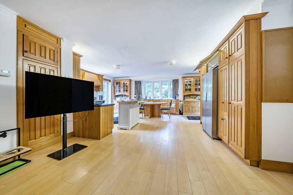 Property photo 2 of 21