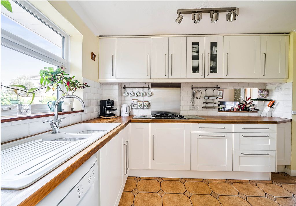 Property photo 3 of 18