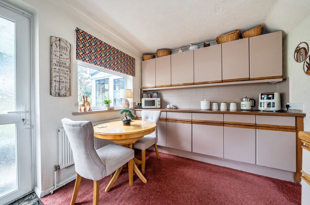 Property photo 3 of 15 1437627-18-69Cb93...