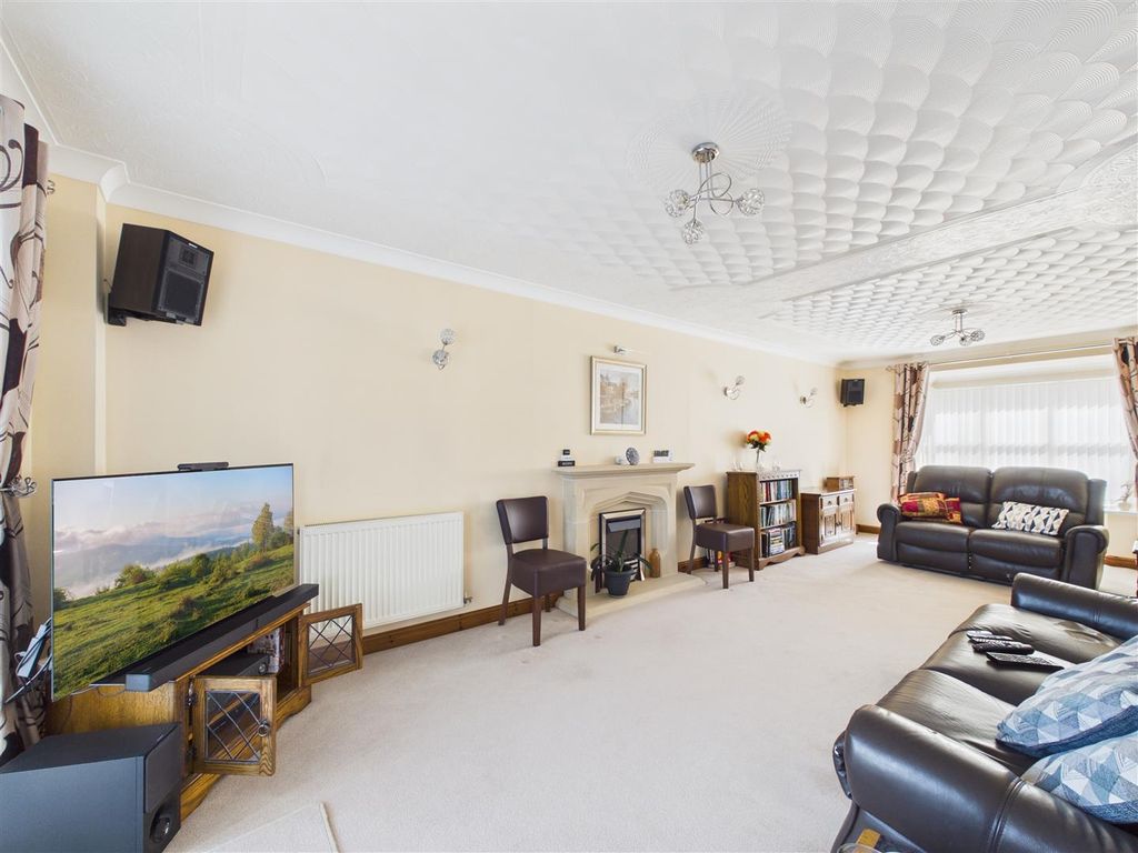 Property photo 2 of 31