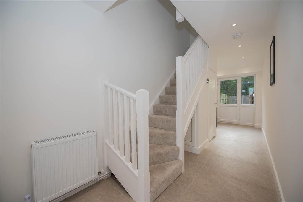 Property photo 3 of 16 Entrance Hall