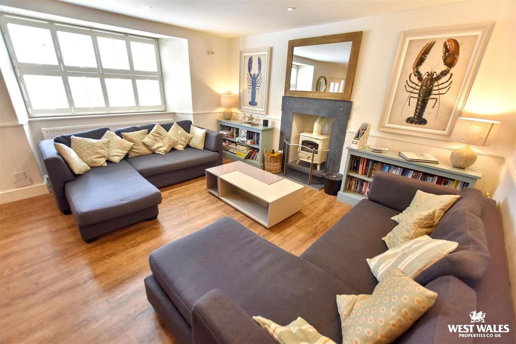 Property photo 3 of 25 18 (2).Jpg