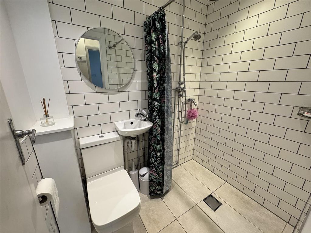 Property photo 2 of 17 Guest Bathroom