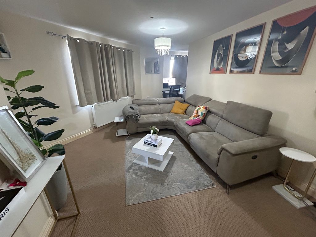 Property photo 2 of 6