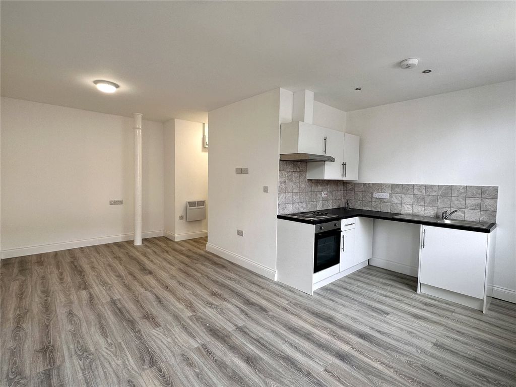 Property photo 1 of 5 Studio Apartment