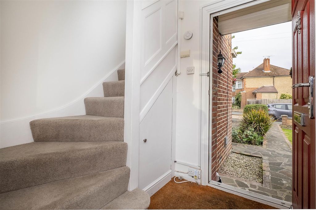 Property photo 3 of 23 5-Warwick-Road-0027 Copy.Jpg