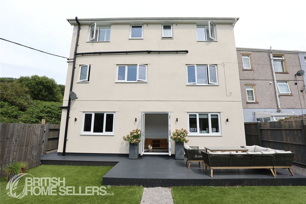 Property photo 2 of 24 Picture No. 25