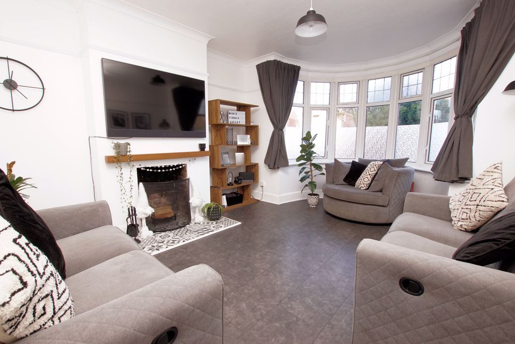 Property photo 2 of 11 Lounge