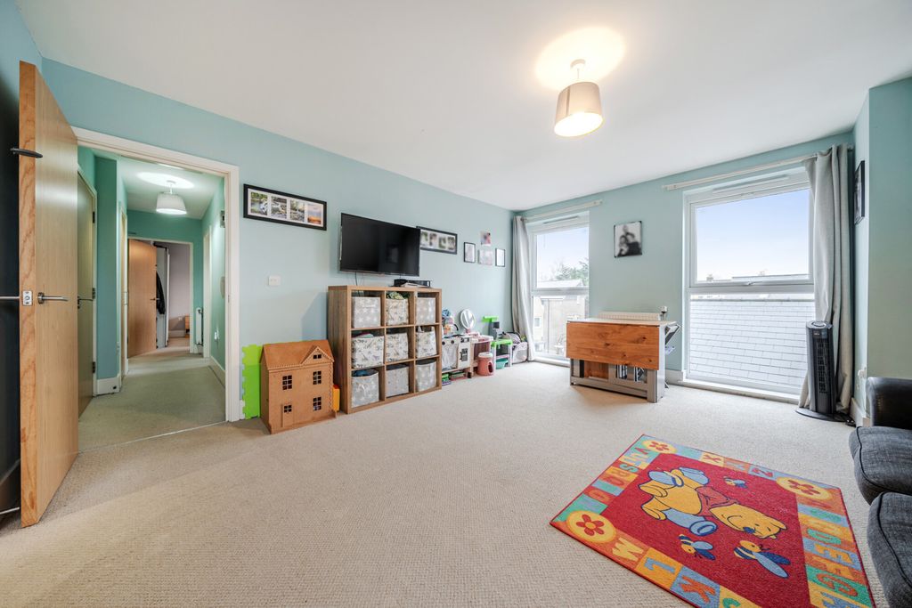 Property photo 2 of 23 1404939-9-697B2A0...