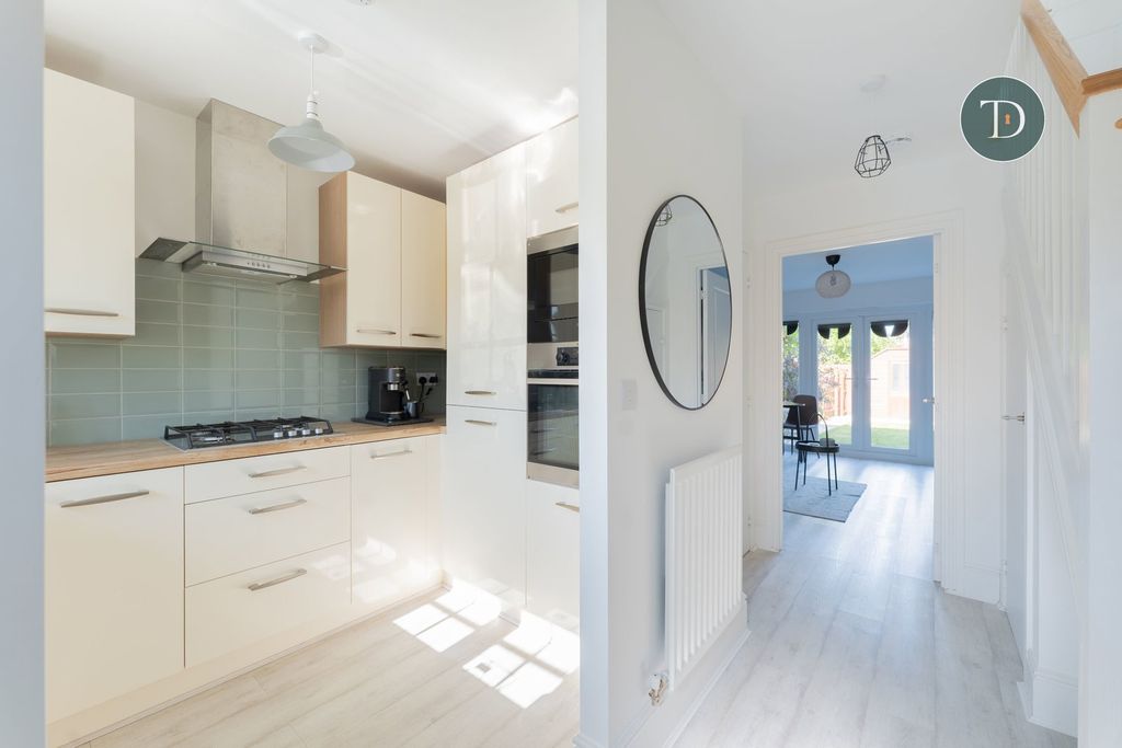 Property photo 2 of 26