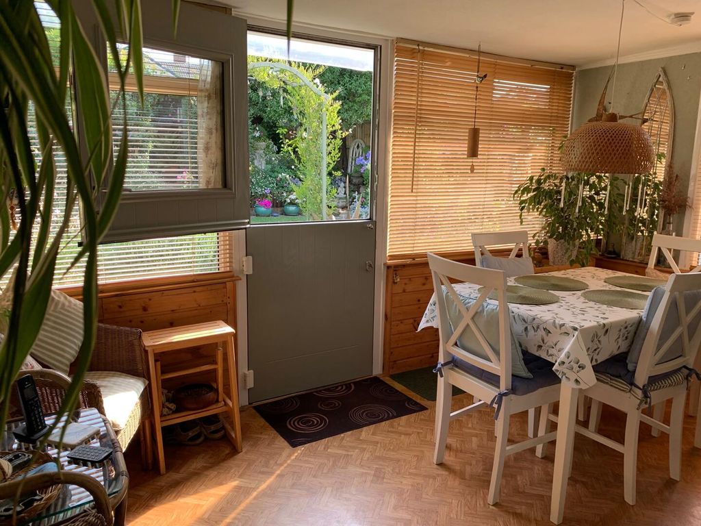 Property photo 3 of 50 Dining Room