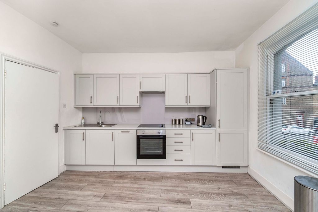 Property photo 3 of 20 Pbox-Img.Jpg