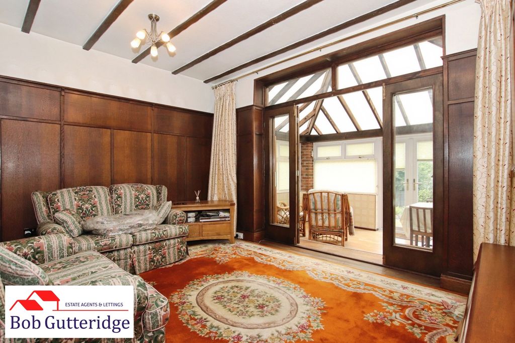 Property photo 2 of 43 Lounge