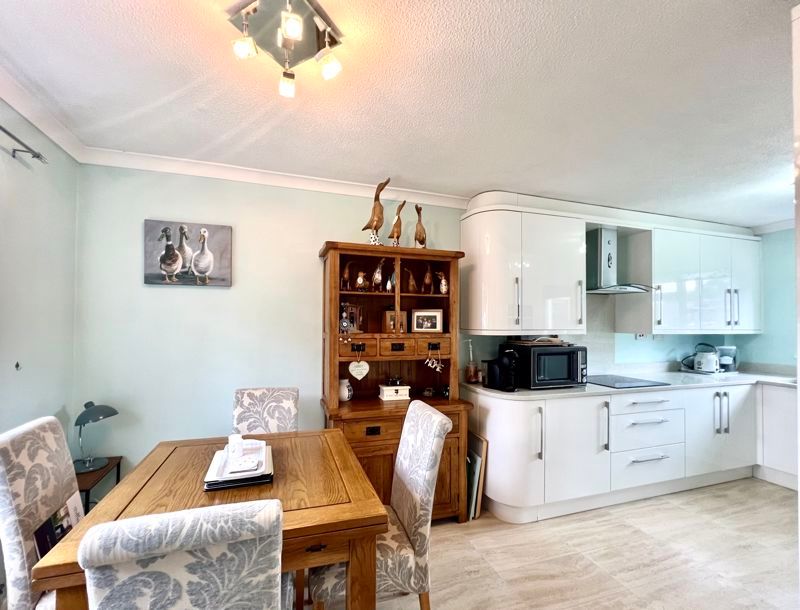 Property photo 2 of 22 Dining Kitchen