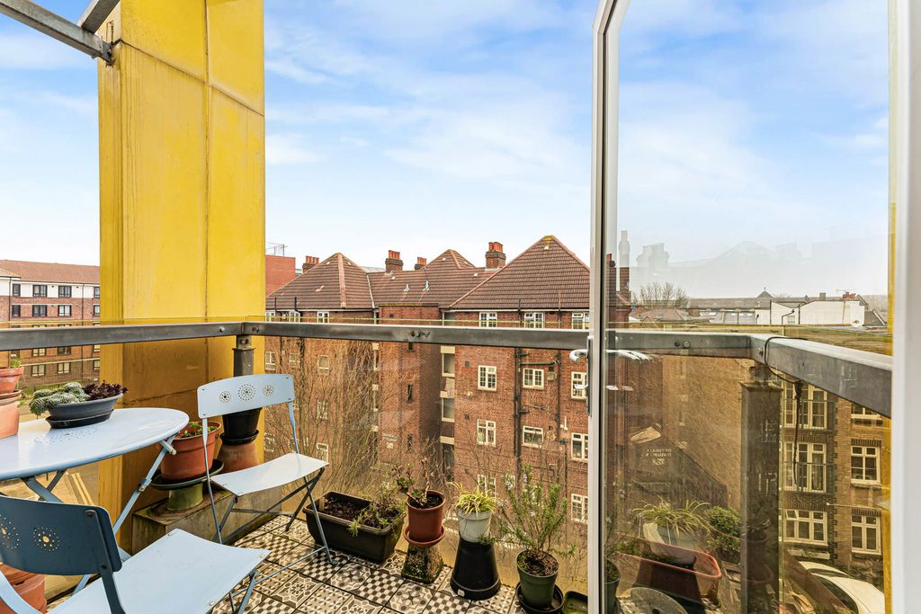 Property photo 2 of 18 Balcony