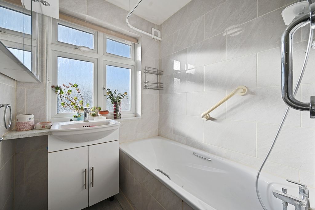 Property photo 1 of 8 Christchurch Avenue, Harrow, Middlesex Ha3