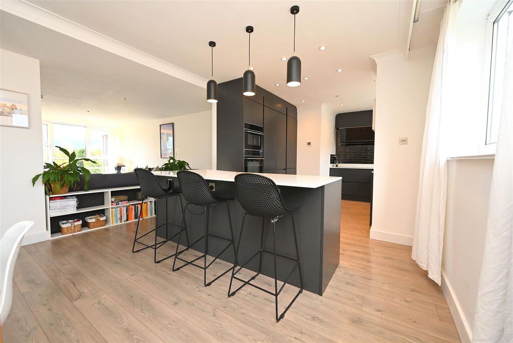 Property photo 3 of 29 Breakfast Bar (2).Jpg