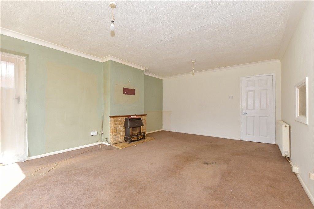 Property photo 3 of 11 Lounge