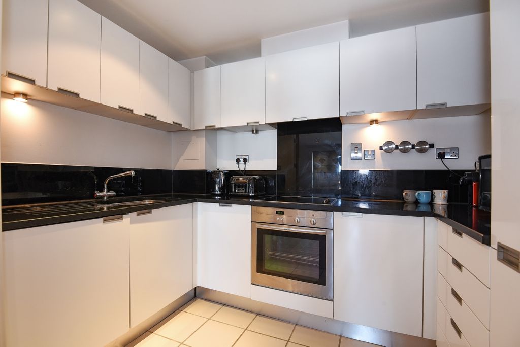 Property photo 2 of 6 Kitchen