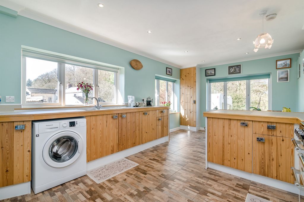 Property photo 2 of 22