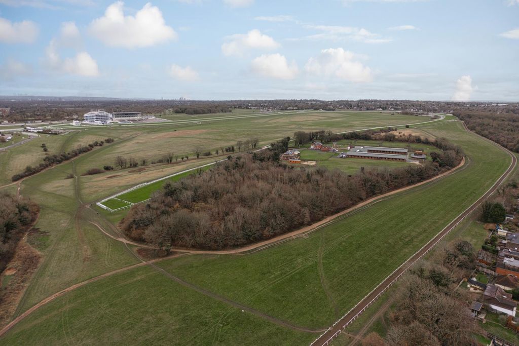 Property photo 3 of 28 Propertyportals 3.Jpg