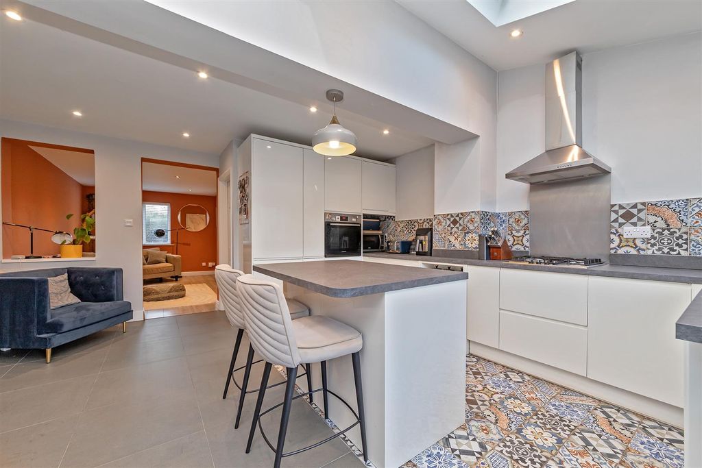 Property photo 3 of 22 9Mercersrow-29.Jpg