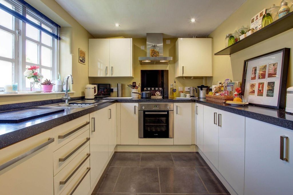 Property photo 3 of 26
