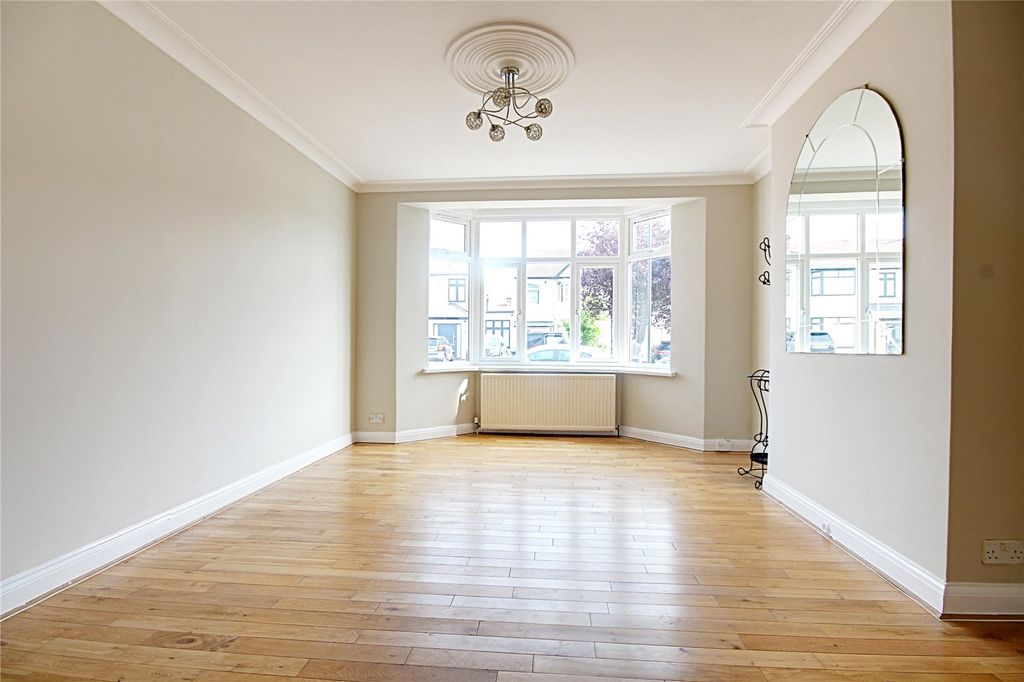 Property photo 2 of 21 Picture No. 02