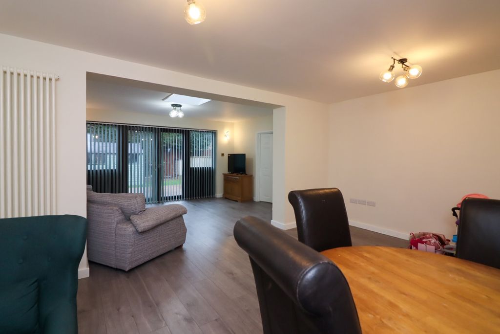 Property photo 2 of 24 Image00036