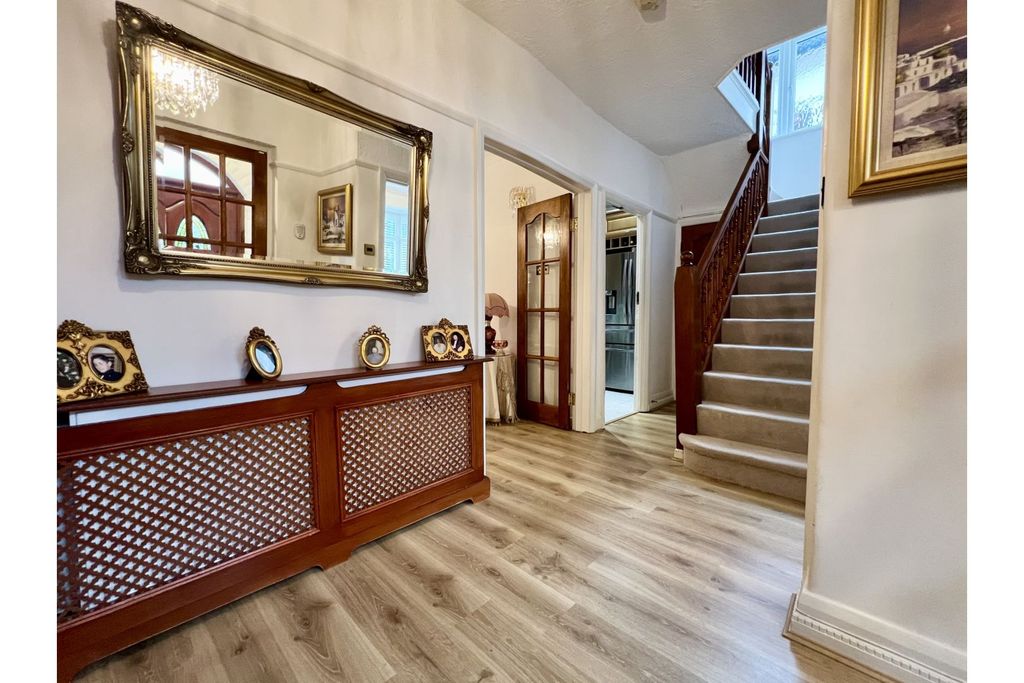 Property photo 3 of 28 Entrance Hallway