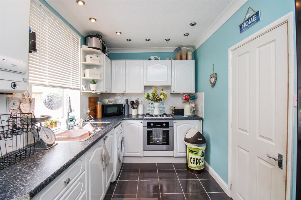 Property photo 2 of 8