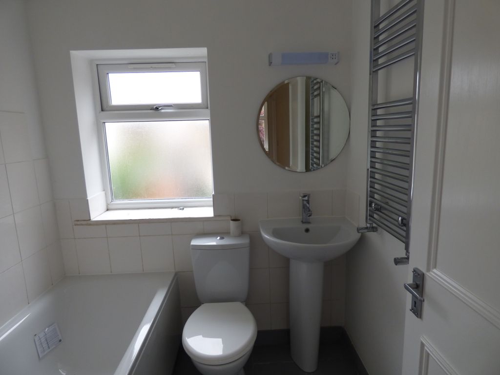 Property photo 2 of 7 Bathroom