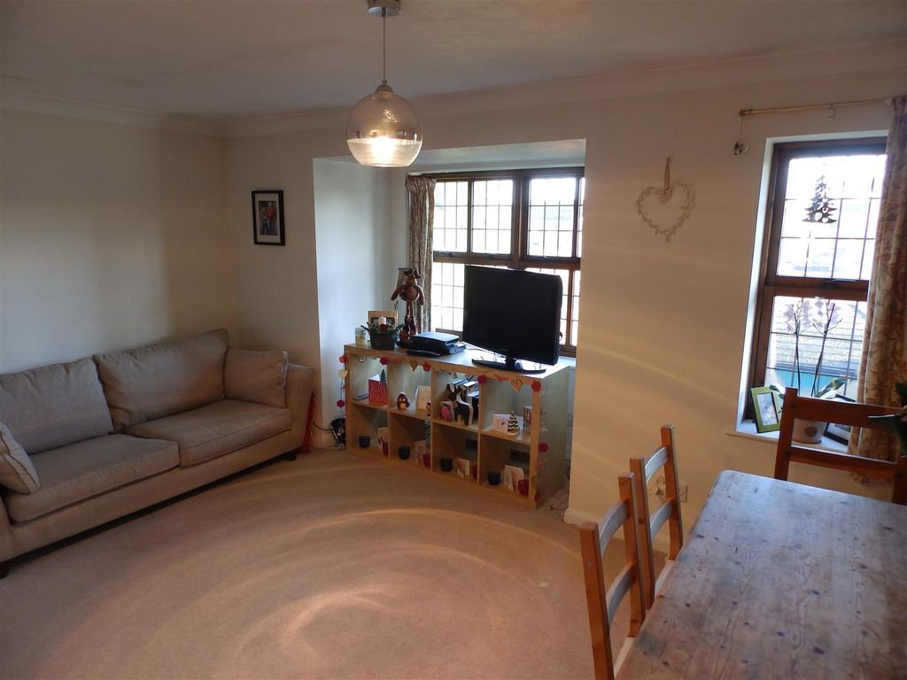 Property photo 2 of 6 Pc200018.Jpg
