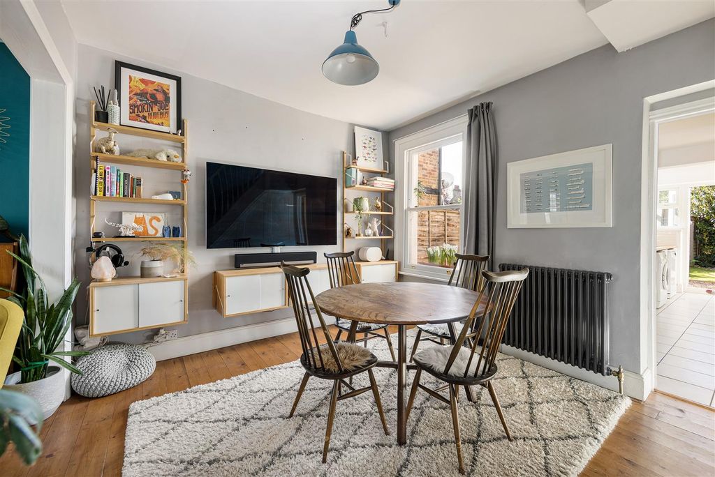 Property photo 3 of 30 Carlton Road E17