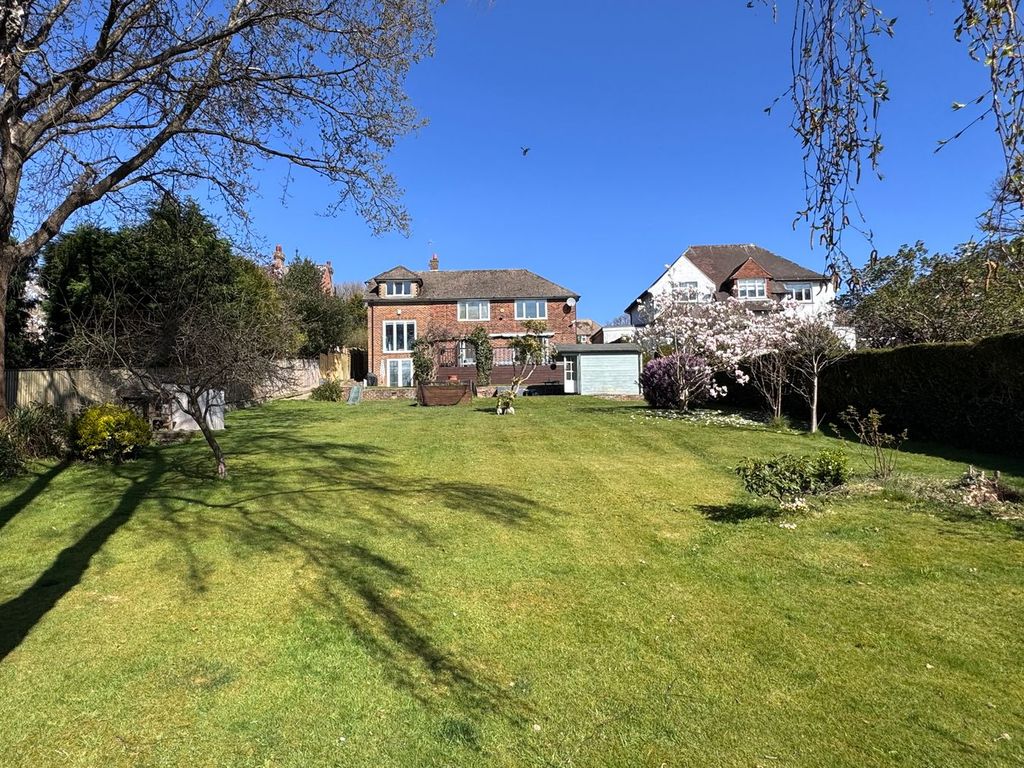 Property photo 2 of 27