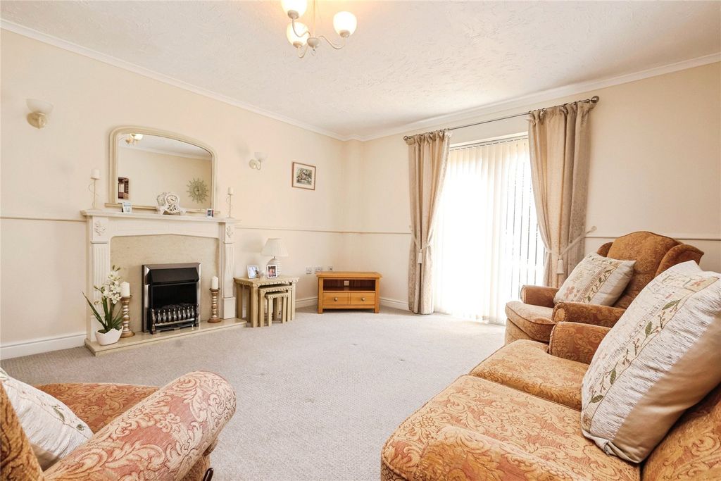 Property photo 2 of 20 Picture No. 14