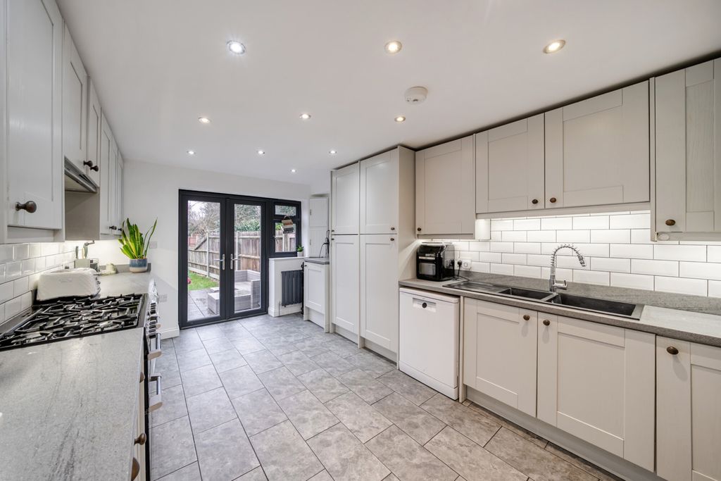 Property photo 1 of 22 1405860-12-698B02...